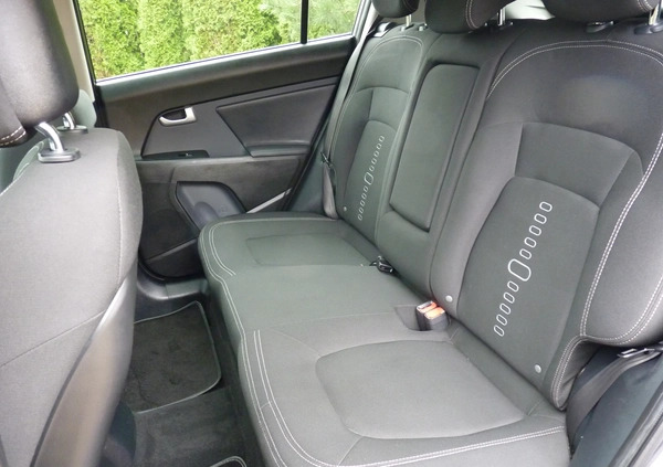 Kia Sportage cena 42600 przebieg: 172800, rok produkcji 2011 z Żmigród małe 211